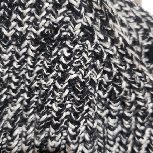 ARITZIA Talula Varrick Crop Knit Top Black and White Size XS - Picture 5 of 7